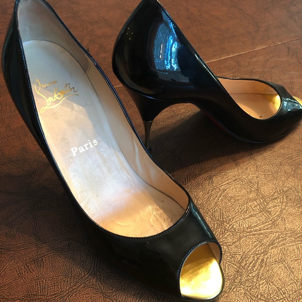 Patent leather peep toe with gold spike heel